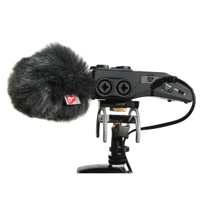 041130_portable_recorder_suspension_hd_zoom_h6_inuse_01